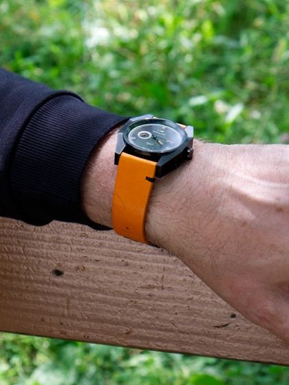 BG 120 Mitternacht Wrist 1