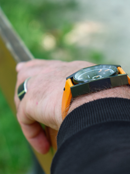 BG 120 Mitternacht Wrist 2